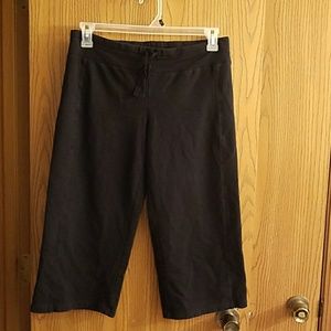 GapBody walking capris